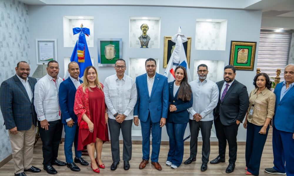 Liga Municipal Dominicana y Dirección de Pasaportes coordinan jornada emisión pasaporte electrónico para autoridades municipales