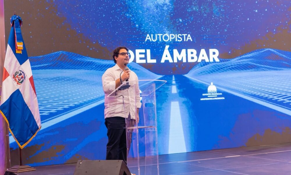 el director general del Fideicomiso RD Vial, Hostos Rizik,