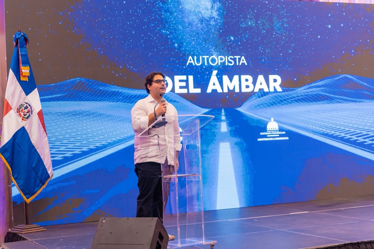 el director general del Fideicomiso RD Vial, Hostos Rizik,
